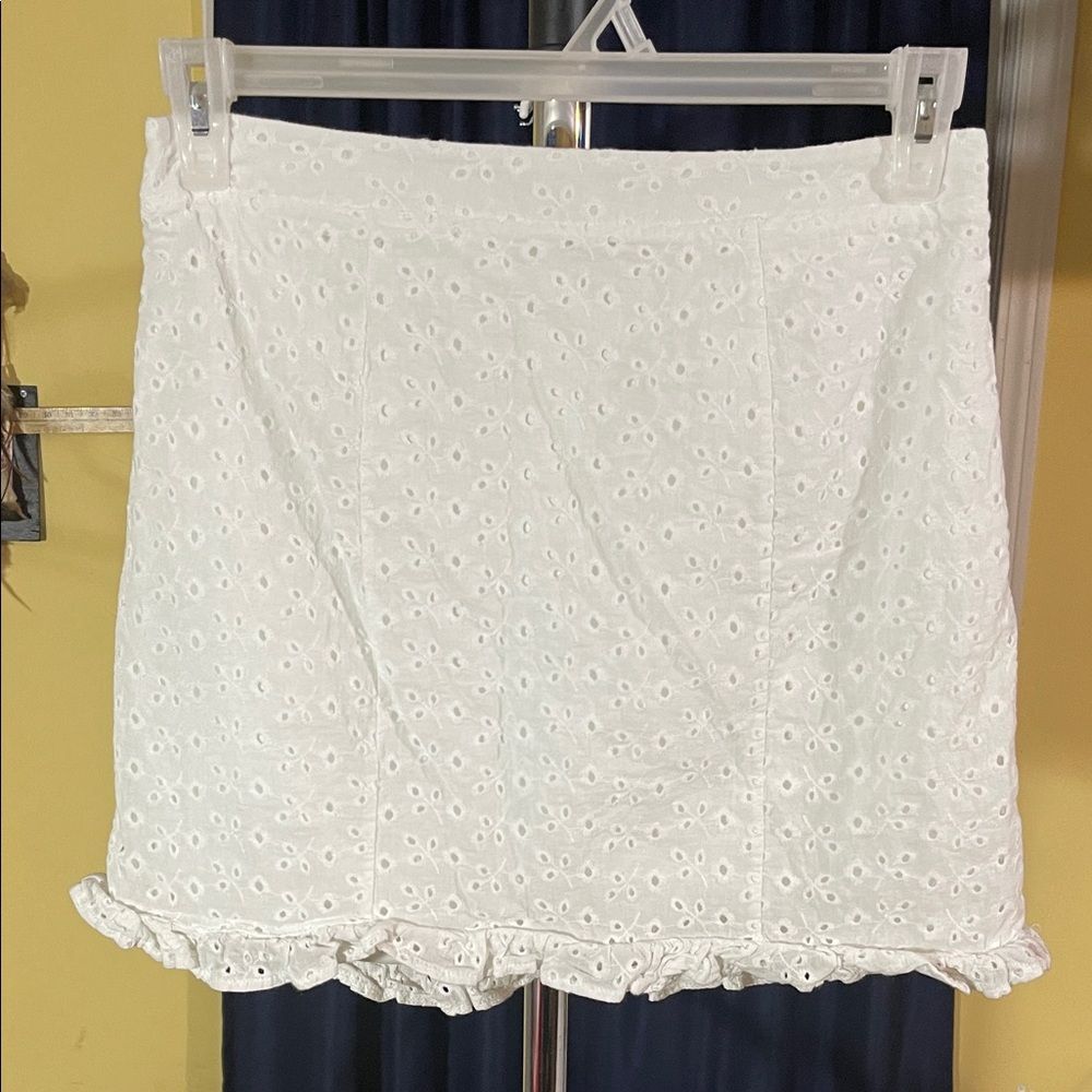 Mi Ami Women’s Eyelet Mini Skirt Size L White Ruffle Hem Boho Summer Beach